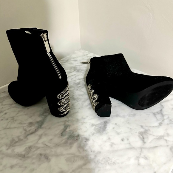 Brand New ShoeDazzle Boots - Size 8
	•	Price: $9 - Picture 1 of 4